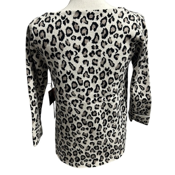 {Tahari} Leopard Sleeved Pullover Sweater - Picture 2 of 4